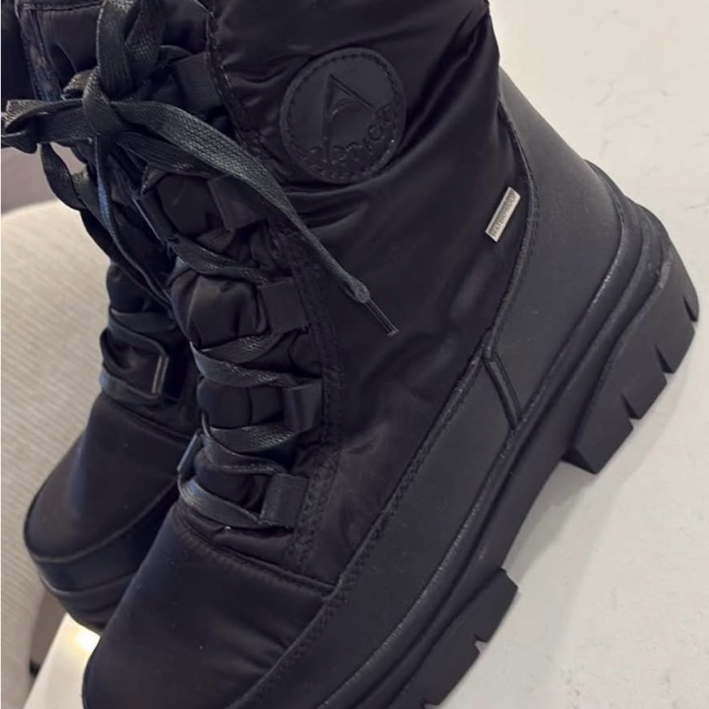 Women's Black Insulated Winter Boots